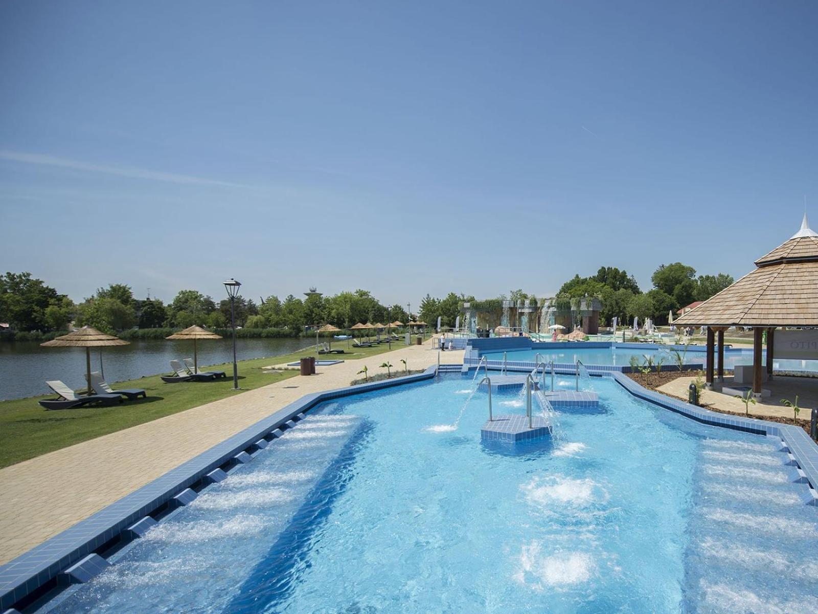 Lux Apartman Villa ไฮจ์ดุสโซบอสโล ภายนอก รูปภาพ
